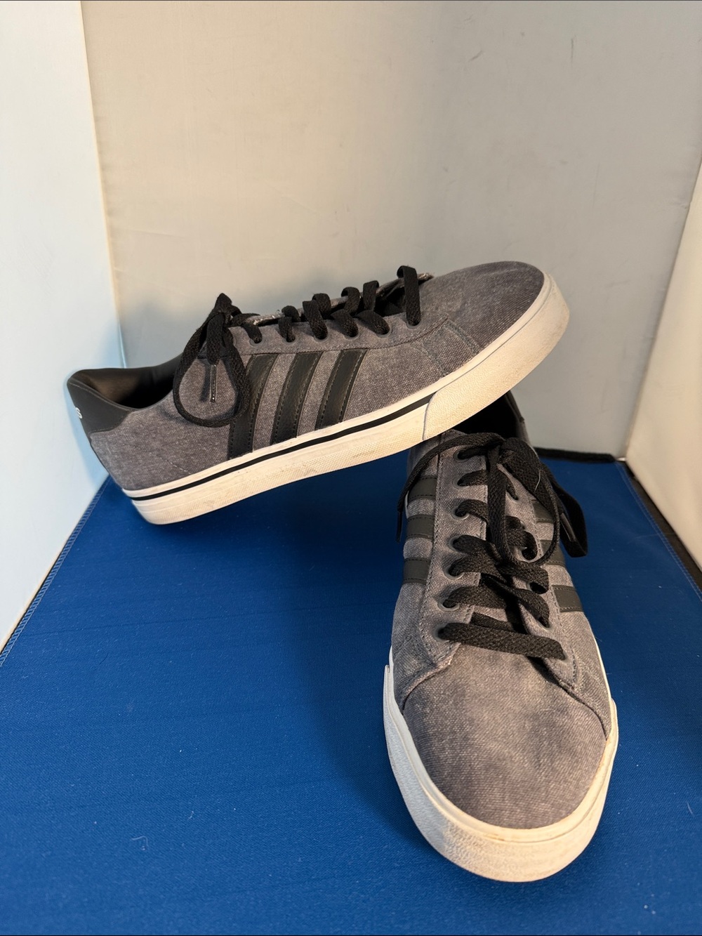adidas Gray Canvas Sneakers with Black Stripes men’s size 9.5